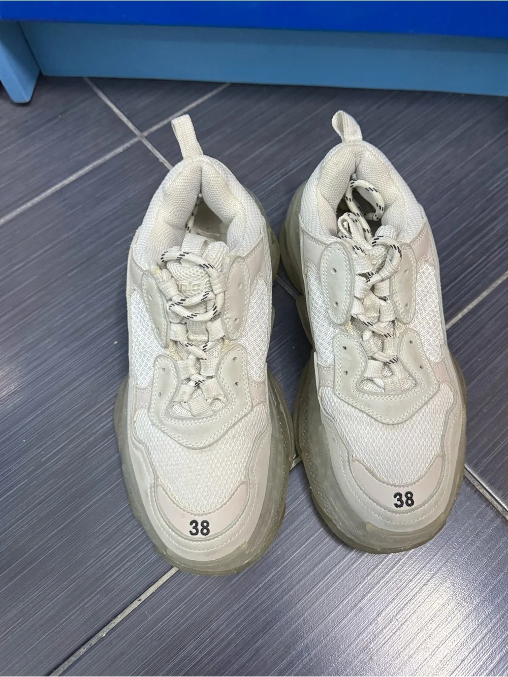 Balenciaga Triple S low top Sneaker